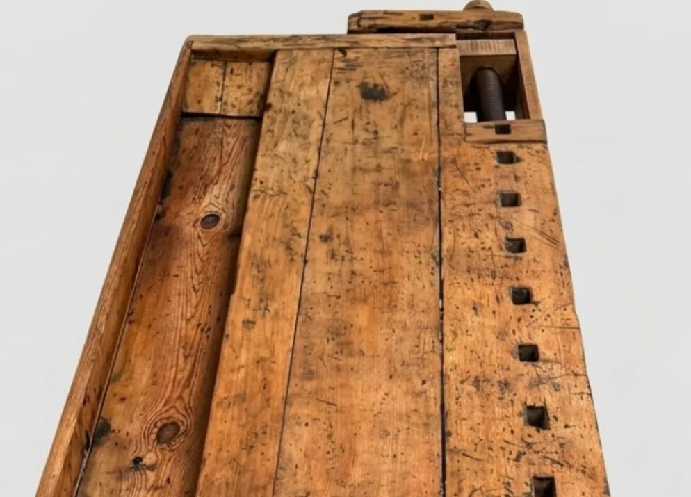 Établi industriel vintage en bois pour menuisier