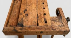 Établi industriel vintage en bois pour menuisier