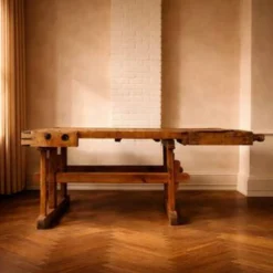 Établi industriel vintage en bois pour menuisier