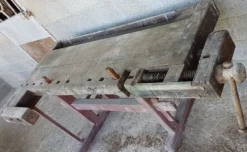 Établi solide en bois