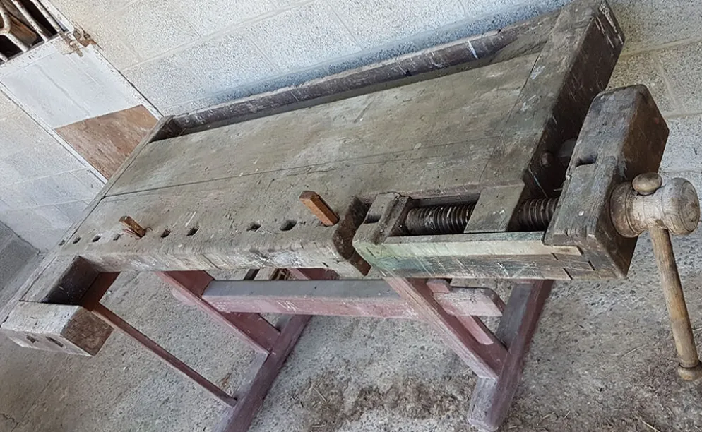 Établi solide en bois