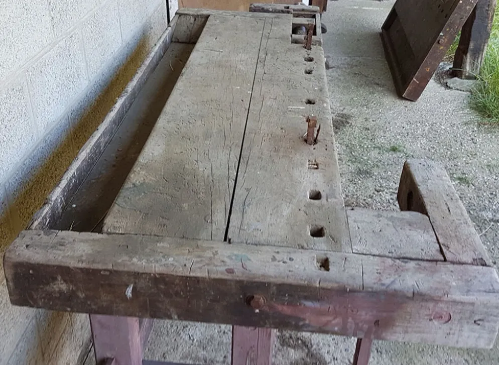 Établi solide en bois
