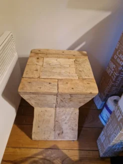 Tabouret en bois massif