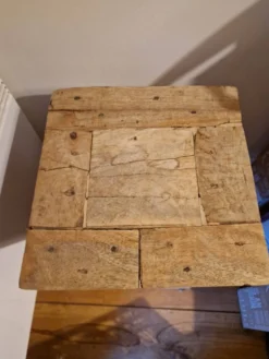 Tabouret en bois massif