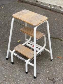 Tabouret escabeau pliable en bois massif et acier blanc