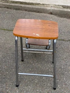 Tabouret escabeau pliable en formica effet bois
