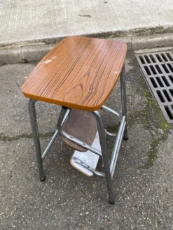 Tabouret escabeau pliable en formica effet bois