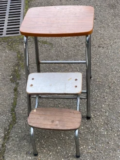 Tabouret escabeau pliable en formica effet bois