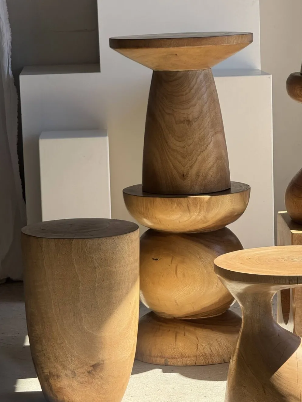 Tabouret, table d'appoint, bout de canapé en manguier massif cylindrique