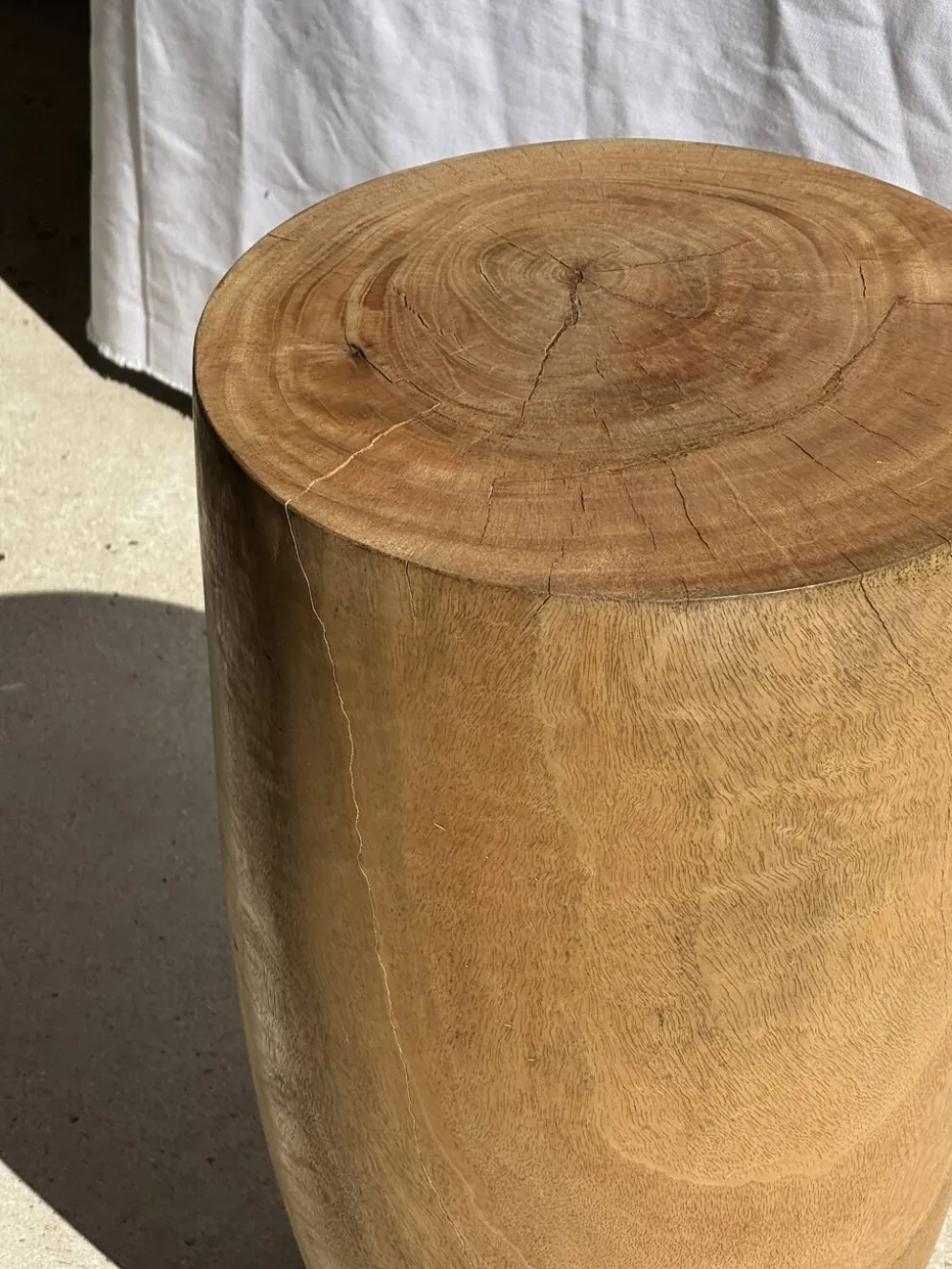Tabouret, table d'appoint, bout de canapé en manguier massif cylindrique