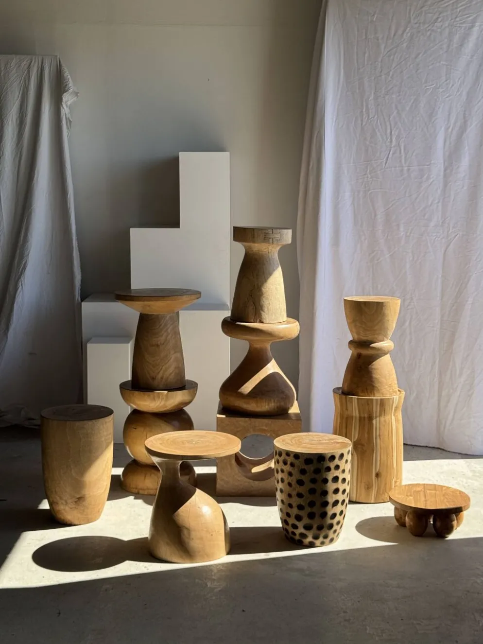Tabouret, table d'appoint, bout de canapé en manguier massif cylindrique