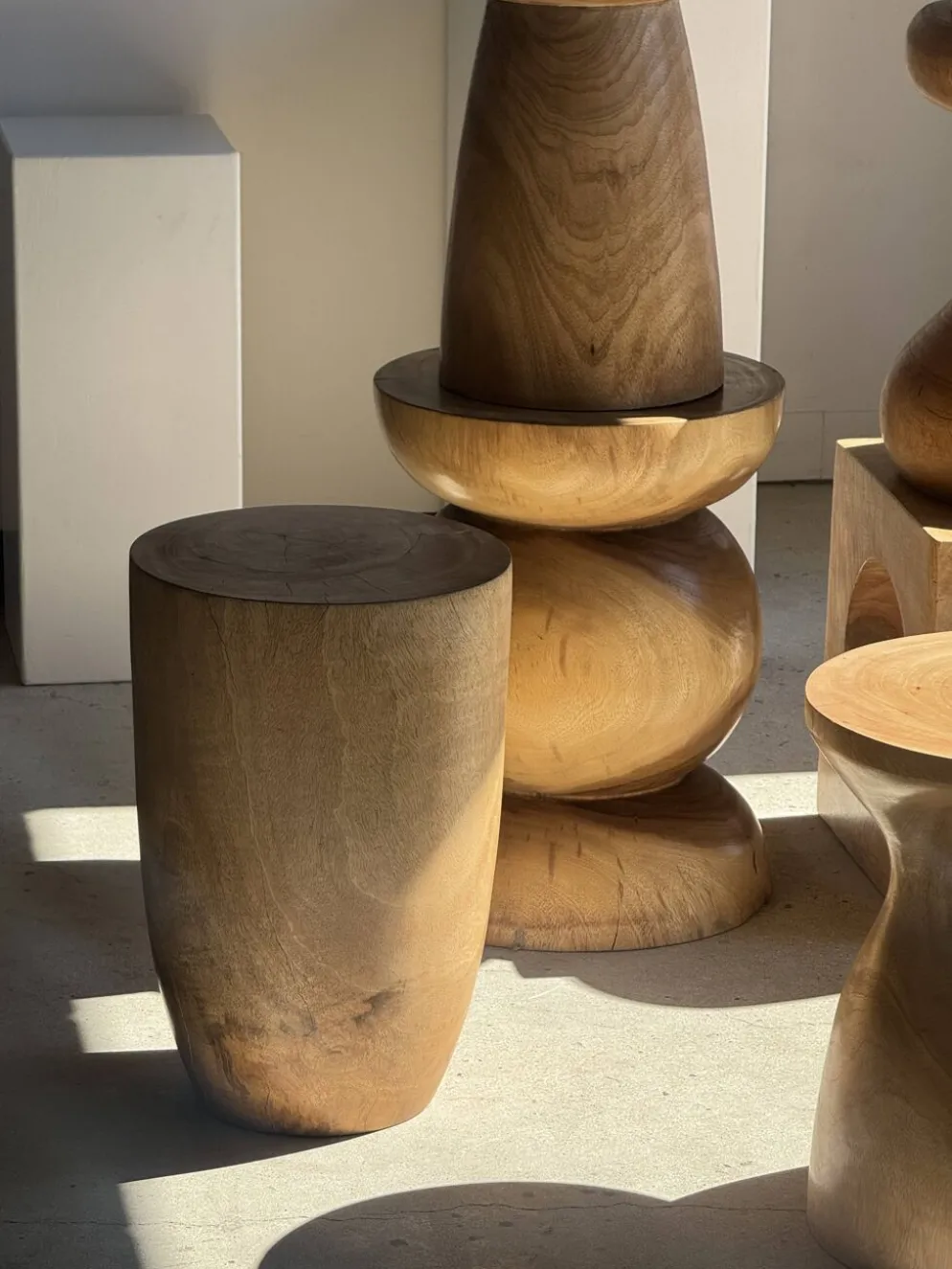 Tabouret, table d'appoint, bout de canapé en manguier massif cylindrique