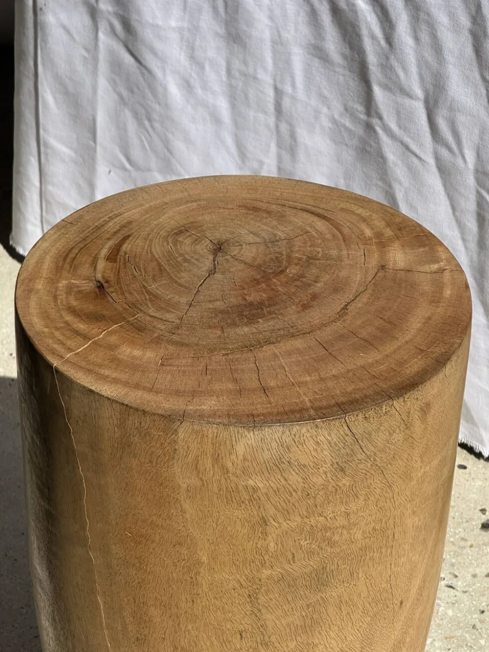 Tabouret, table d'appoint, bout de canapé en manguier massif cylindrique