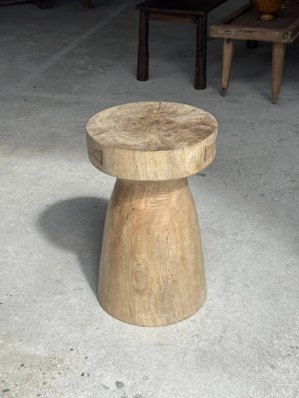 Tabouret, table d'appoint, bout de canapé en manguier massif totem naturel
