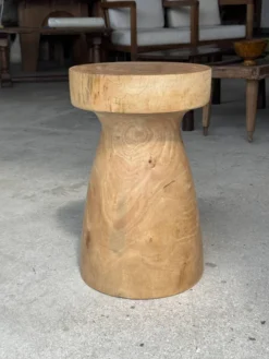 Tabouret, table d'appoint, bout de canapé en manguier massif totem naturel