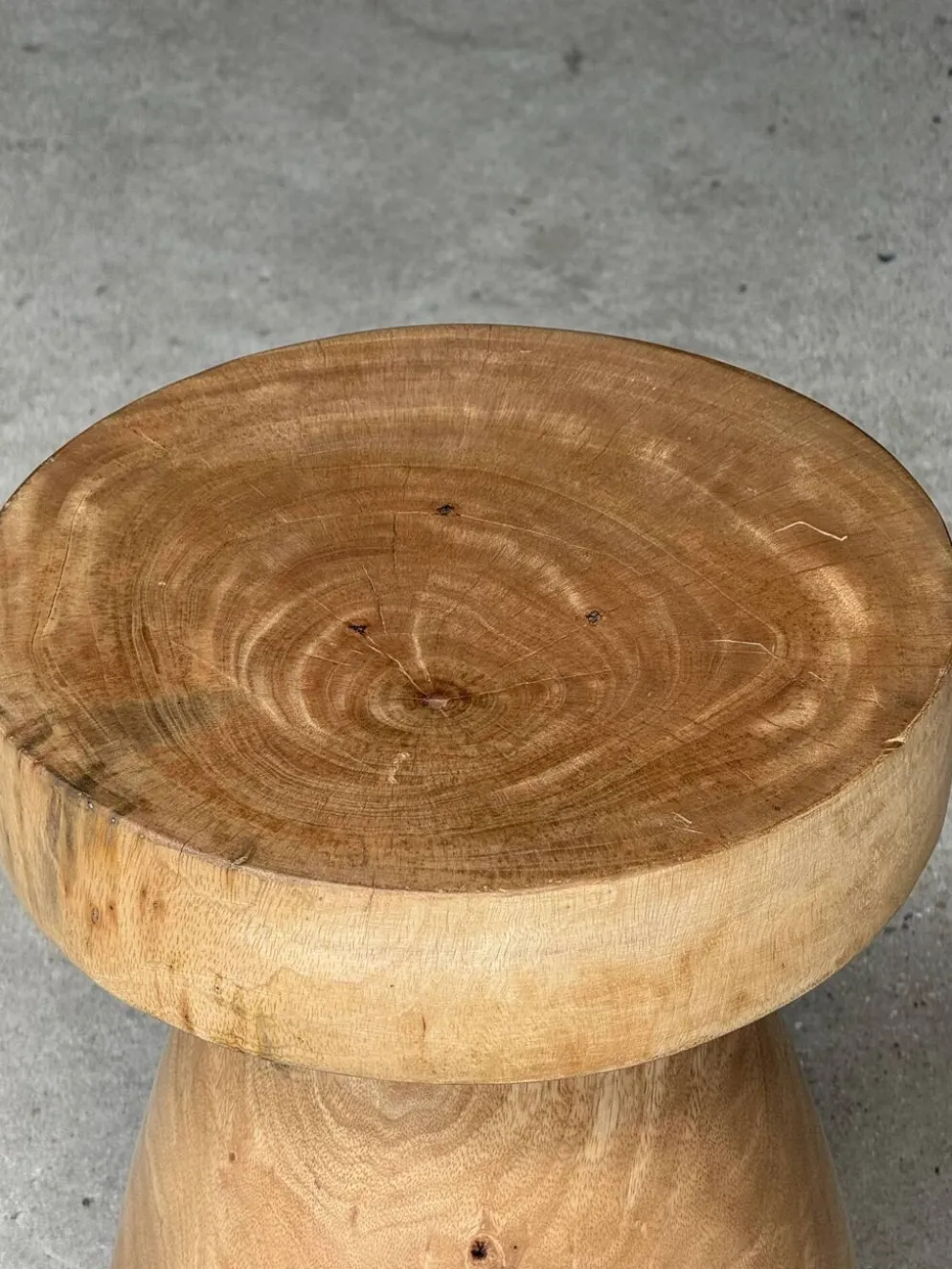 Tabouret, table d'appoint, bout de canapé en manguier massif totem naturel