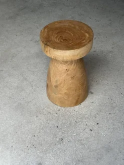 Tabouret, table d'appoint, bout de canapé en manguier massif totem naturel