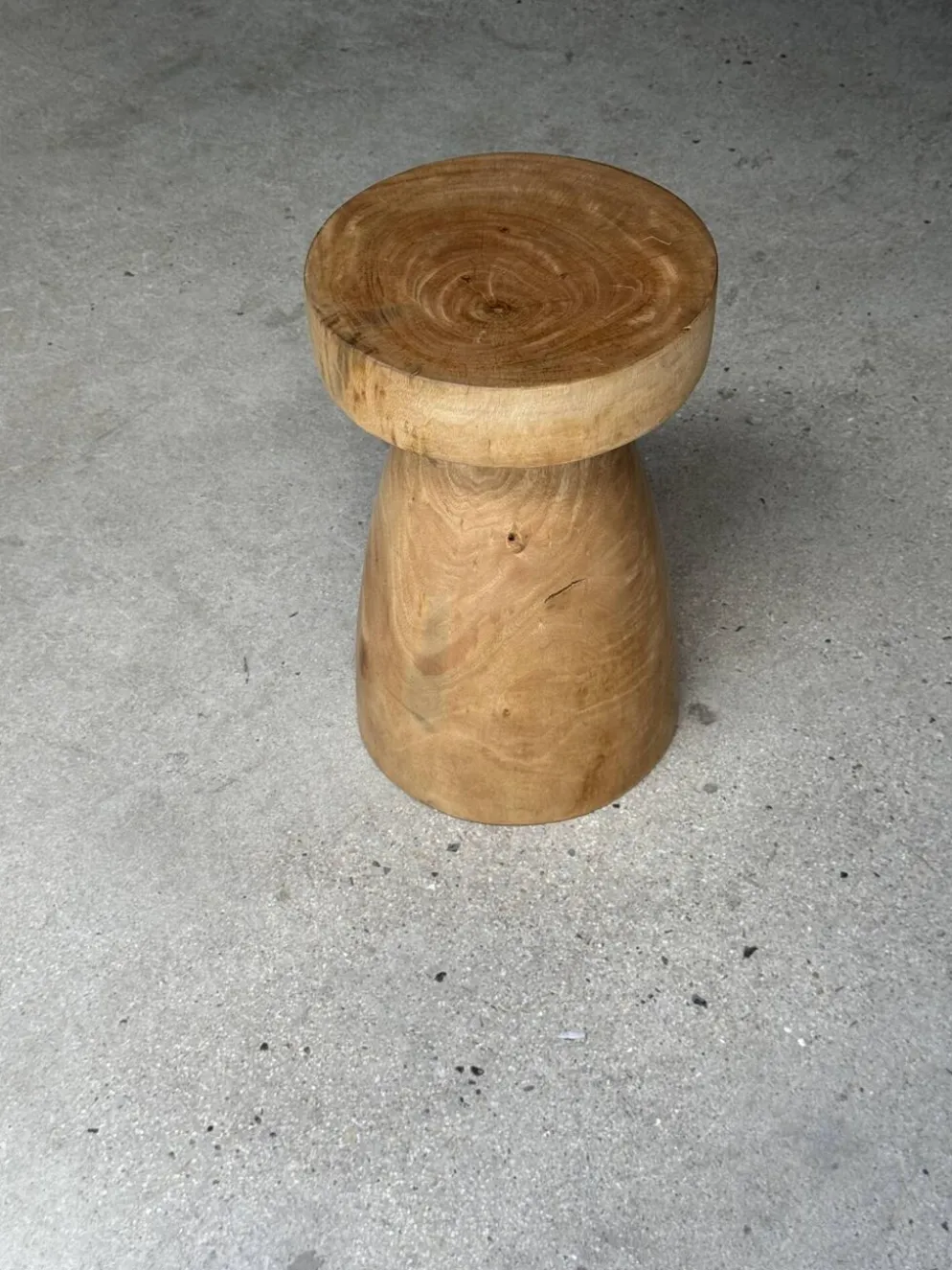 Tabouret, table d'appoint, bout de canapé en manguier massif totem naturel