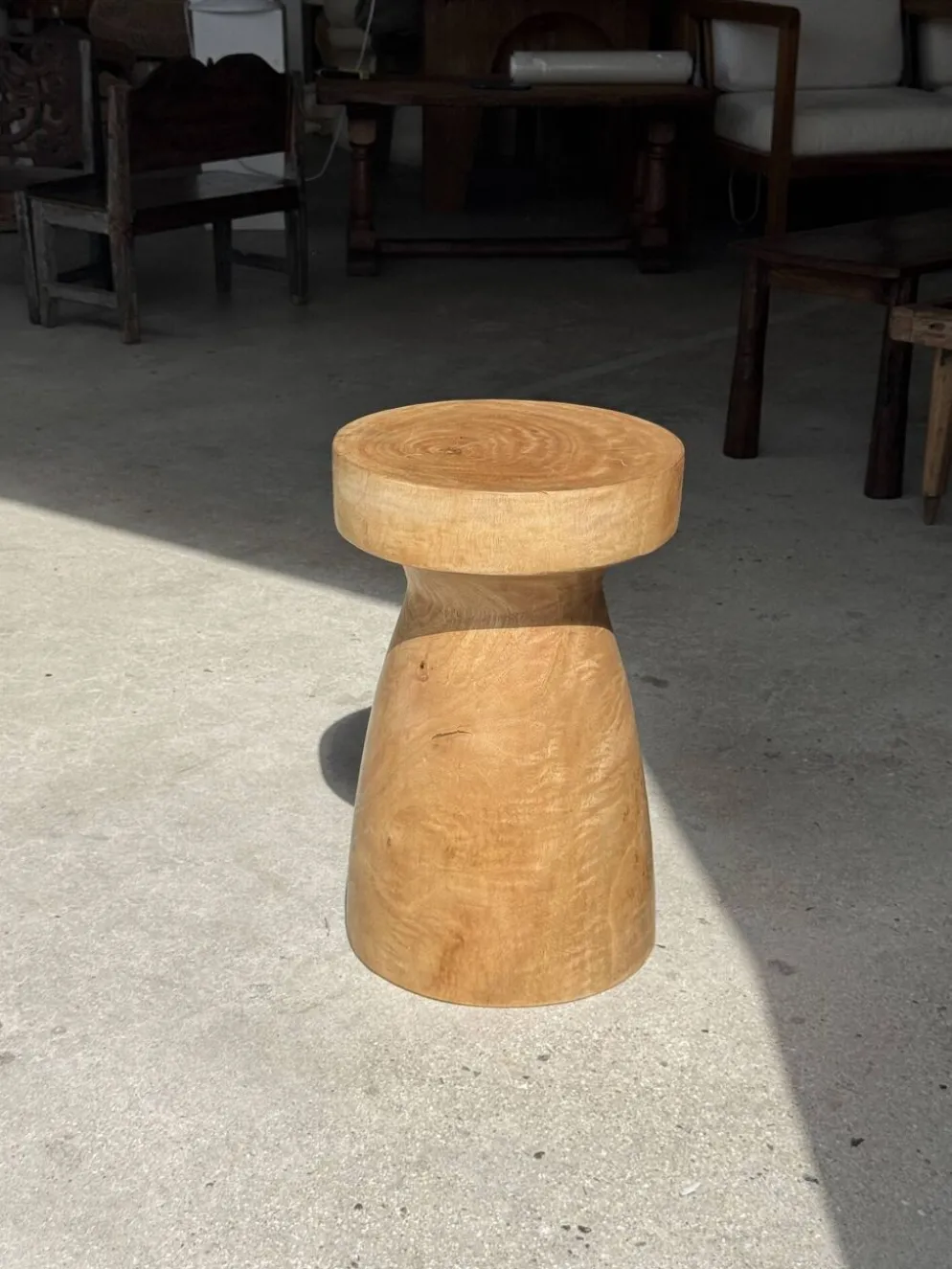 Tabouret, table d'appoint, bout de canapé en manguier massif totem naturel