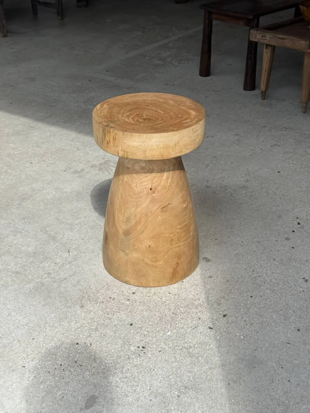 Tabouret, table d'appoint, bout de canapé en manguier massif totem naturel