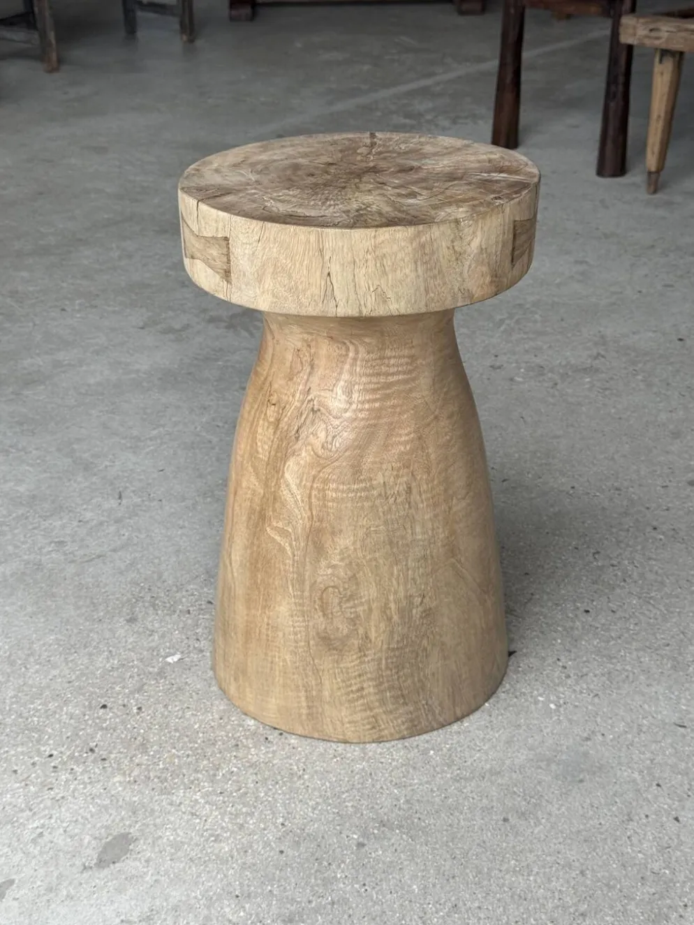 Tabouret, table d'appoint, bout de canapé en manguier massif totem naturel