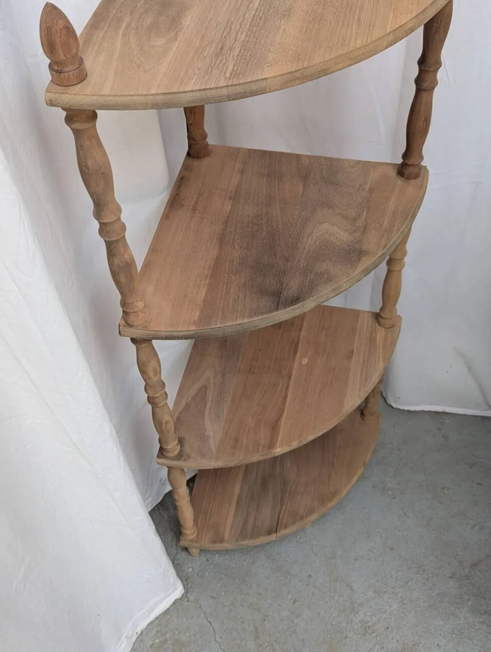 Étage d'angle en bois - Quart de cercle