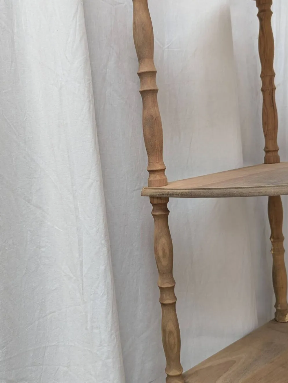Étage d'angle en bois - Quart de cercle