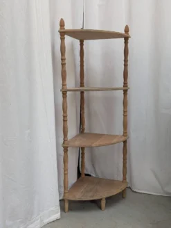 Étage d'angle en bois - Quart de cercle