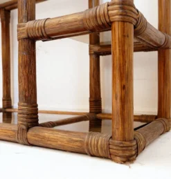 Étagère asymétrique en bambou et verre fumé - Années 1970