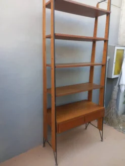 Étagère bibliothèque scandinave vintage en teck et métal noir – Design