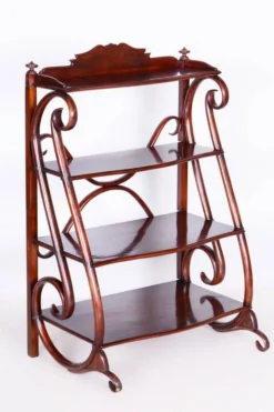 Étagère Biedermeier en hêtre et noyer attribuée à Thonet, Autriche, Vienne, années 1910.