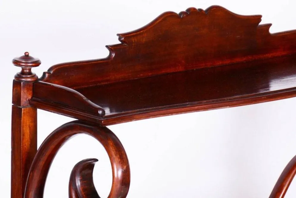 Étagère Biedermeier en hêtre et noyer attribuée à Thonet, Autriche, Vienne, années 1910.