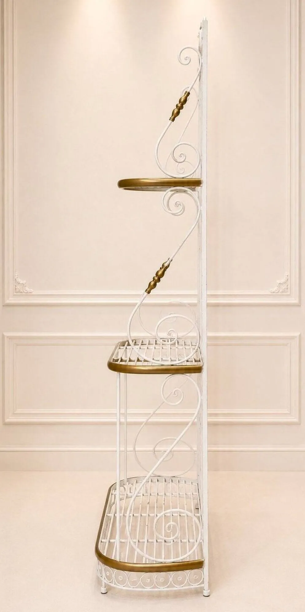 Étagère Boulangère – Style Belle Époque – Fer Laqué Blanc et Laiton