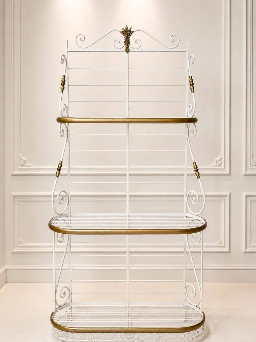 Étagère Boulangère – Style Belle Époque – Fer Laqué Blanc et Laiton