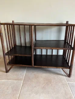 Étagère console en rotin brun