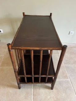 Étagère console en rotin brun