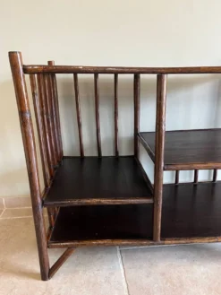 Étagère console en rotin brun