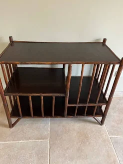 Étagère console en rotin brun