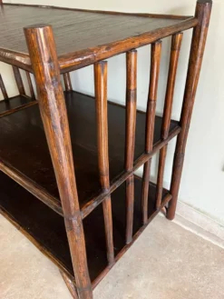 Étagère console en rotin brun