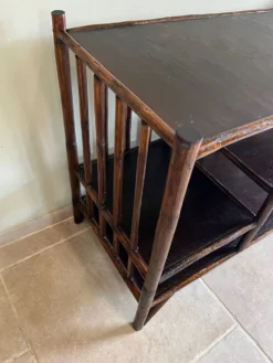Étagère console en rotin brun