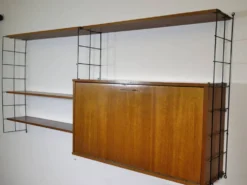 Étagère à cordes de milieu de siècle en teck avec cabinet secrétaire, années 1960