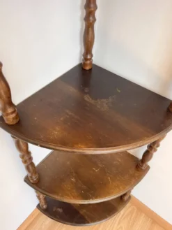 Étagère d'angle
