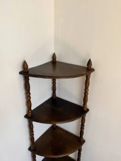 Étagère d'angle