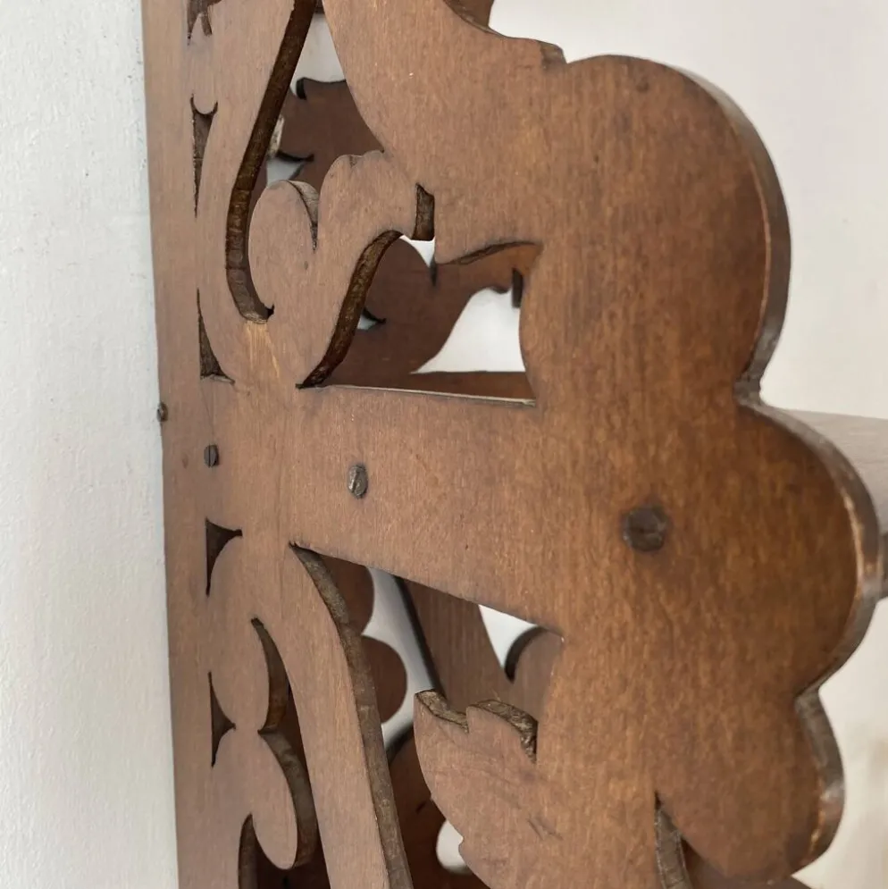 étagère d'angle anceinne en bois ajouré 3 plateaux