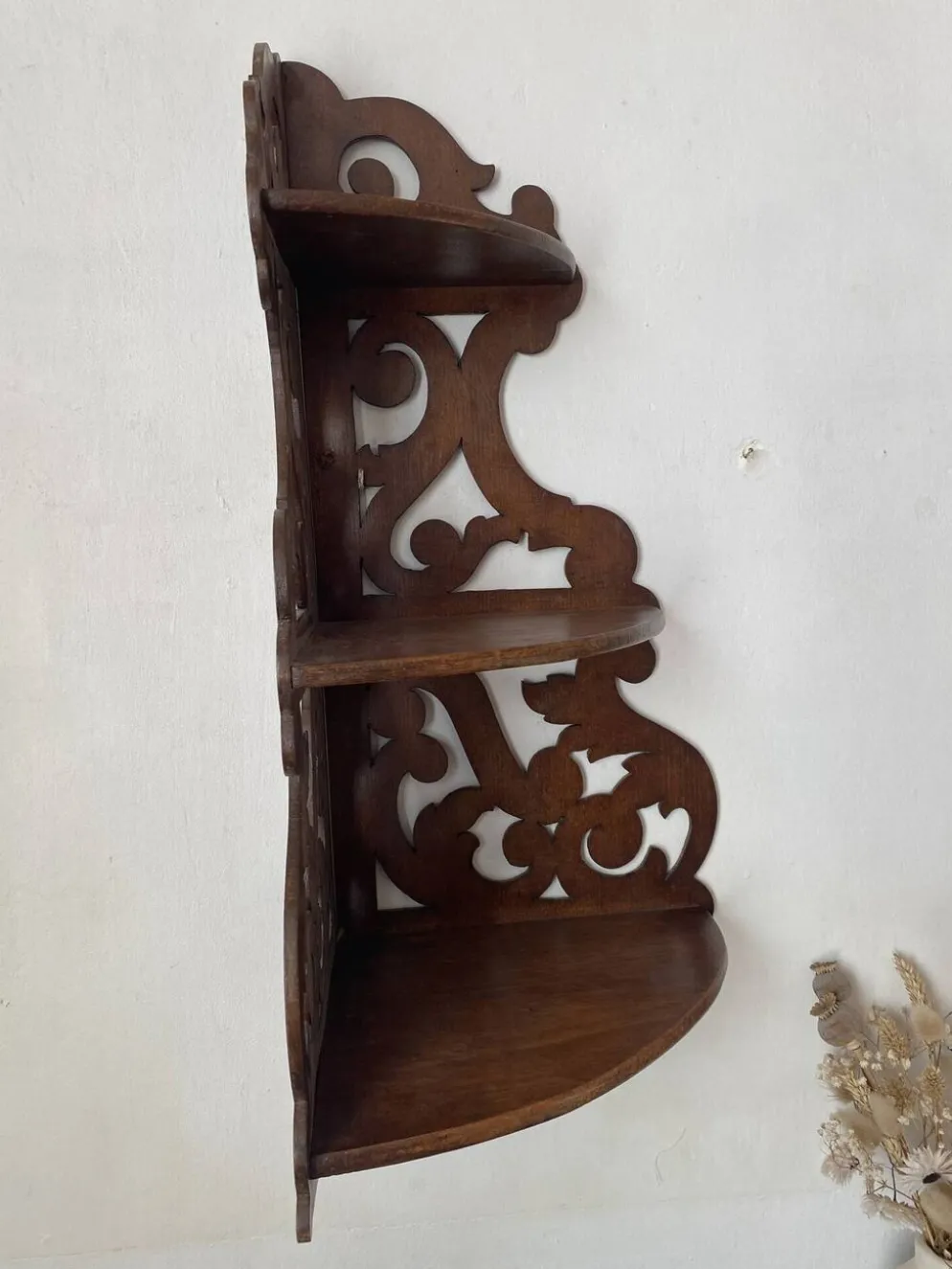 étagère d'angle anceinne en bois ajouré 3 plateaux