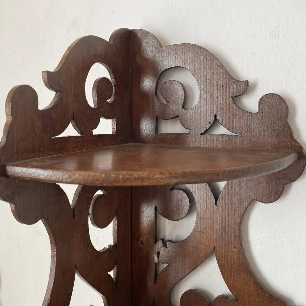 étagère d'angle anceinne en bois ajouré 3 plateaux