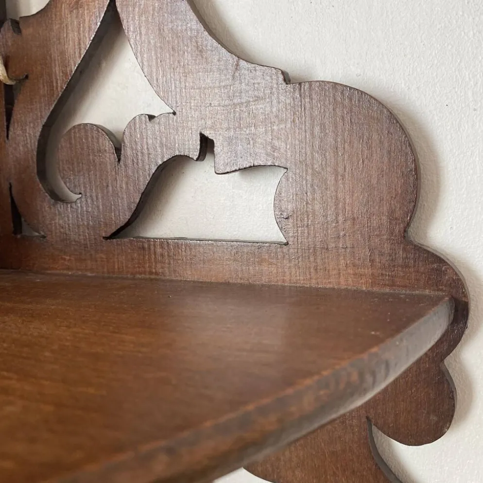 étagère d'angle anceinne en bois ajouré 3 plateaux