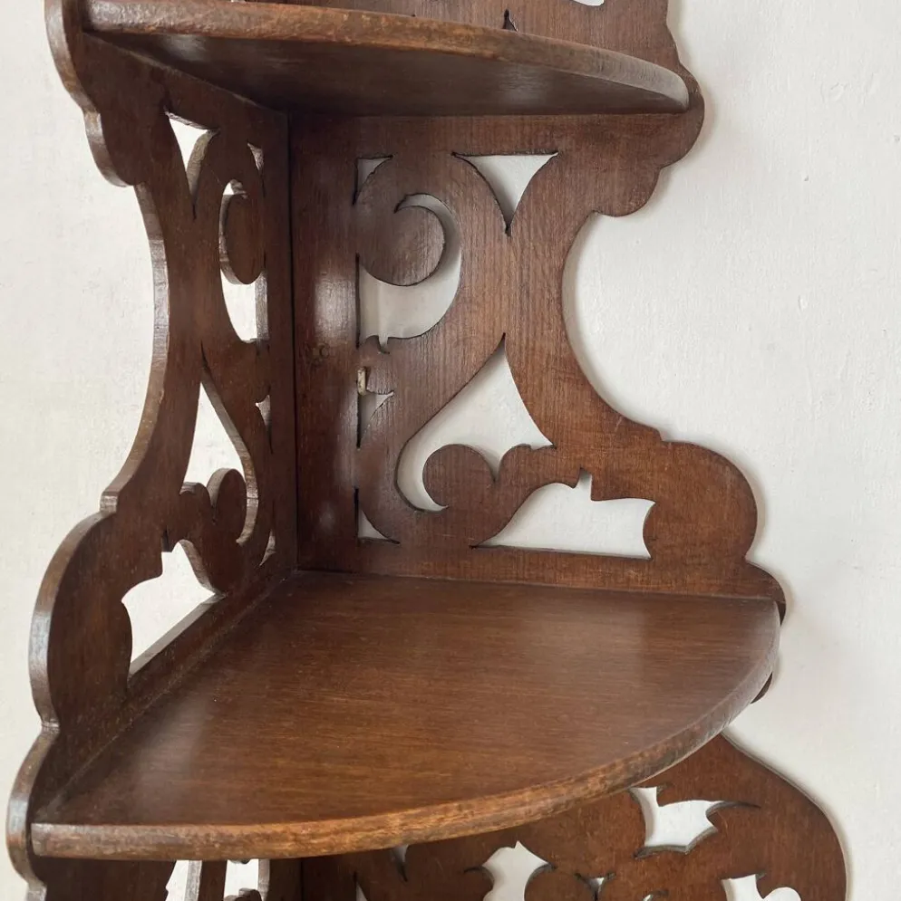 étagère d'angle anceinne en bois ajouré 3 plateaux