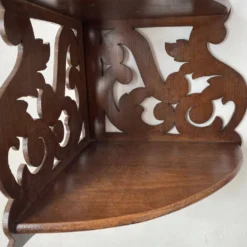 étagère d'angle anceinne en bois ajouré 3 plateaux