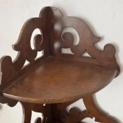 étagère d'angle anceinne en bois ajouré 3 plateaux